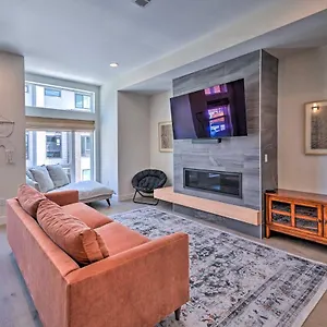 Townhome With Rooftop Deck Walk To Holiday home